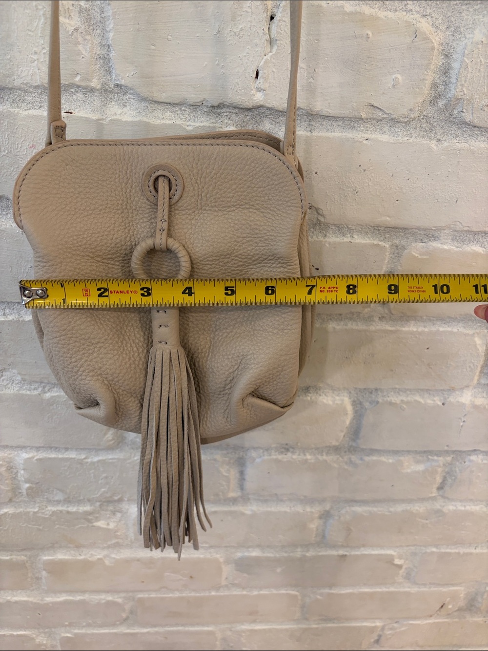 Hobo Birdy Cream Leather Tassel Crossbody Bag (B5) - Picture 7 of 8